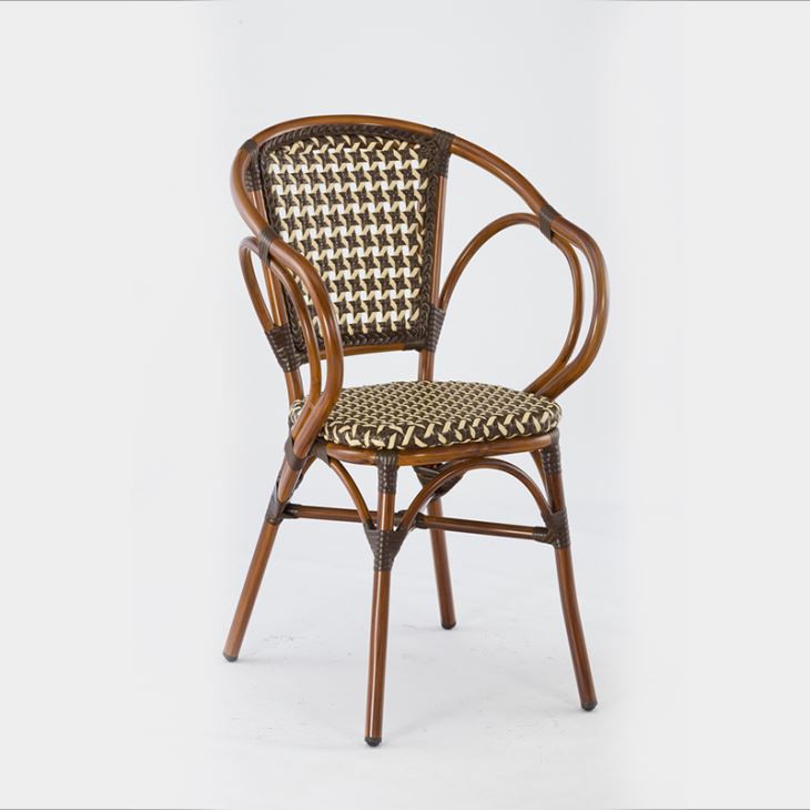 Deyò chèz ak tab pou bistro